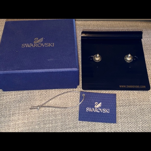Swarovski Solitaire Stud Earrings - Picture 2 of 12